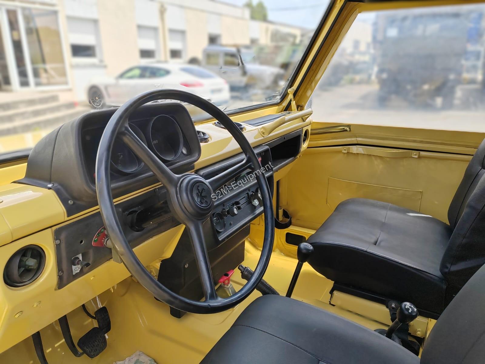 peugeot p4 intérieur